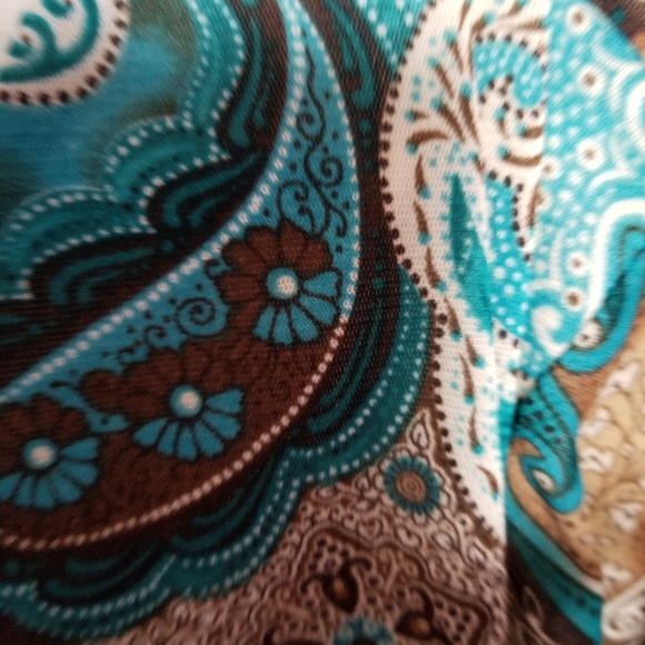 Lightweight Blouse - Picture 3 of 3